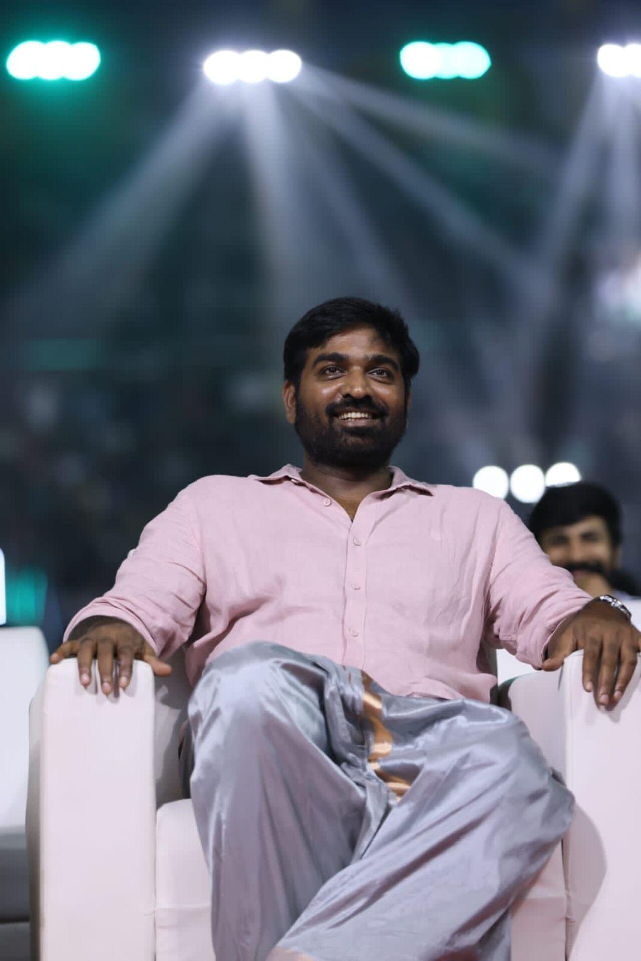 Vijay Sethupathi, the antagonist of Jawan, also graced the event. Apparently, his name in the film is Jaffar